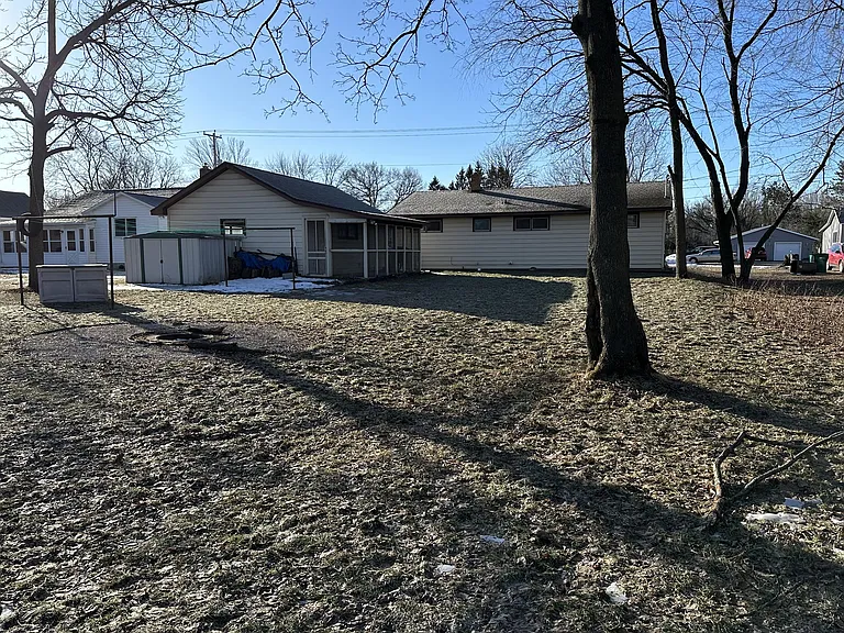 136 Elmwood Ln — Photo 2