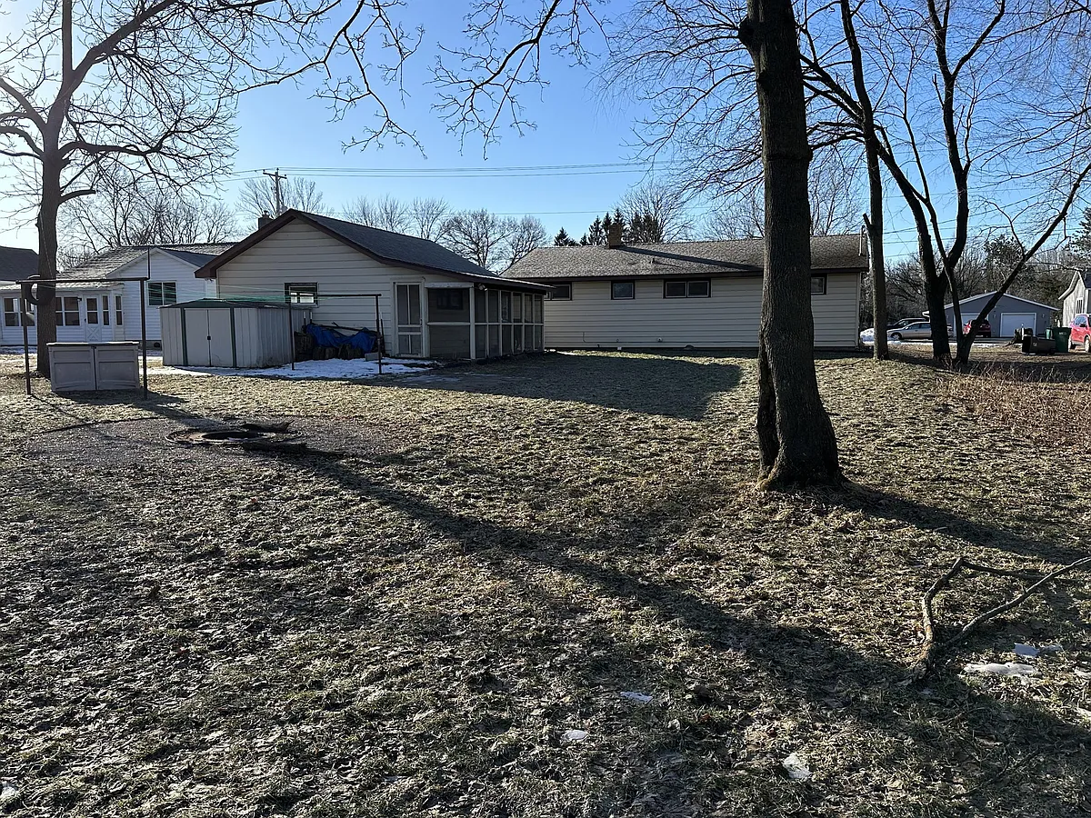 Building Photo - 136 Elmwood Ln