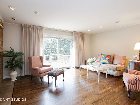 3rd image of 2419 Meadow Dr S