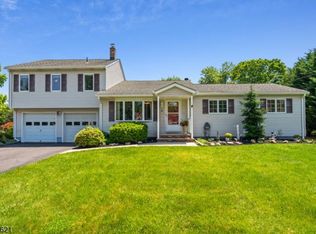 8 Meadowbrook Dr, Hillsborough, NJ