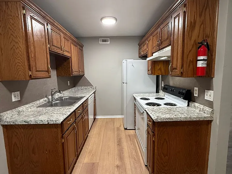 2021 NW 25th St #5 — Photo 7