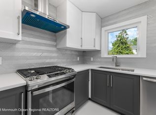 2 Garrett Pl, Middletown, NJ 07748