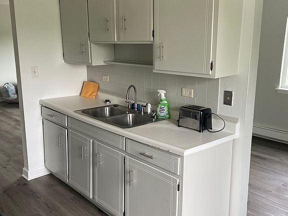 2nd image of 1185 Surrey Dr APT 1W