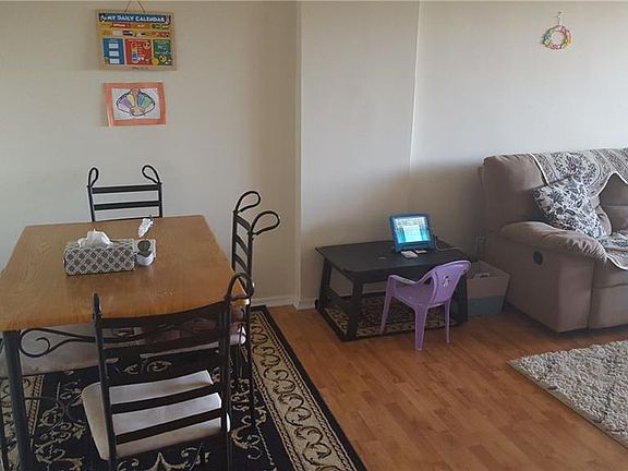 5th image of 71 Strawberry Hill Ave #918