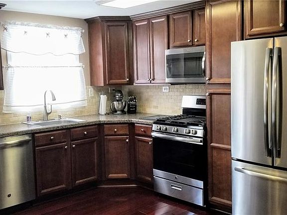 2nd image of 3951 Sandpiper Ln