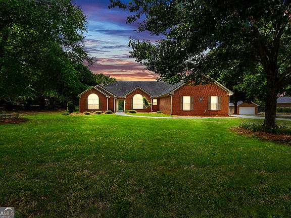 3rd image of 563 Heathmoor Dr