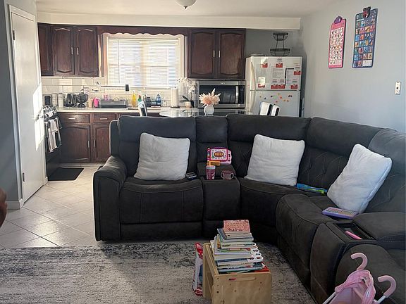 2nd image of 1217 Bernard St