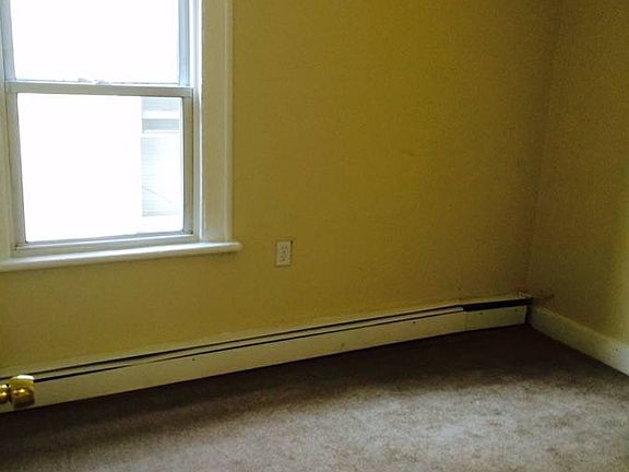5th image of 264 Davenport Ave #2