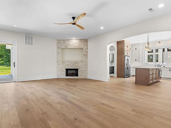 3rd image of 9165 Hermitage Ln
