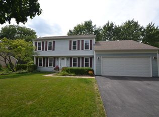 18 Bedford Ln, Geneva, IL 60134