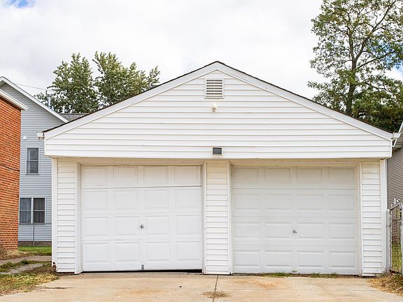 Detached 2-Car Garage