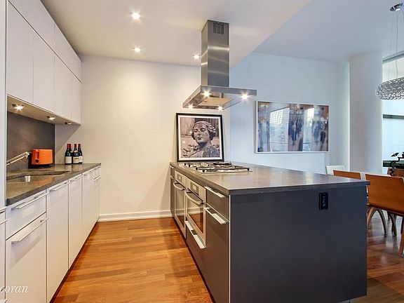 5th image of 99 Warren St APT 7J