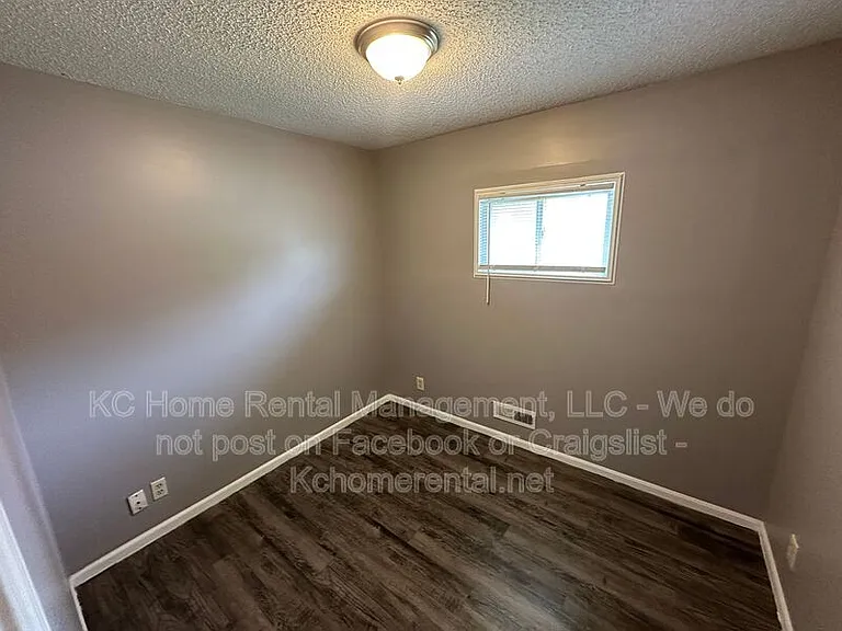 7803 E 107th St — Photo 15