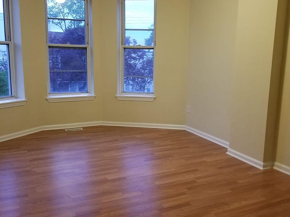 1st image of 138 Hallock Ave #2L