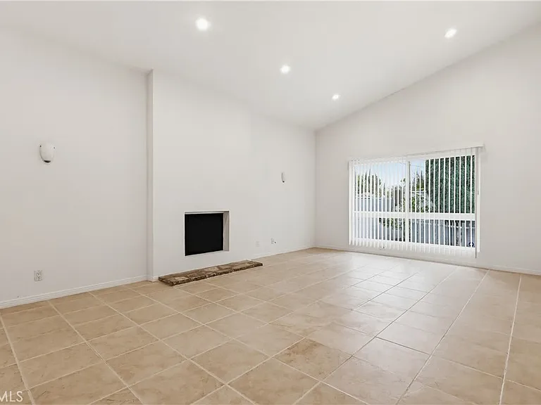 18102 Hatteras St — Photo 7