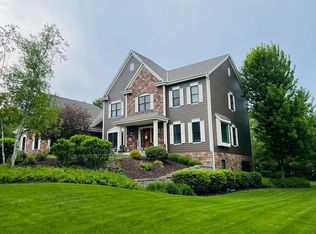 777 Cheviot Dr, Pewaukee, WI 53072