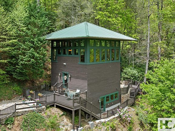 2nd image of 685 Gold Mine Road