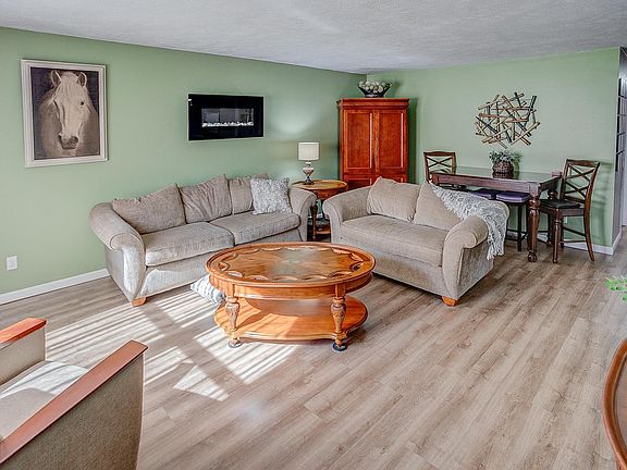 5th image of 24 S Meadow Ln