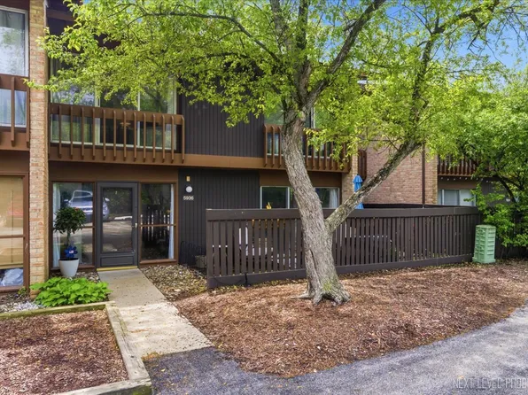 5936 Greenview Rd #5936, Lisle, IL 60532