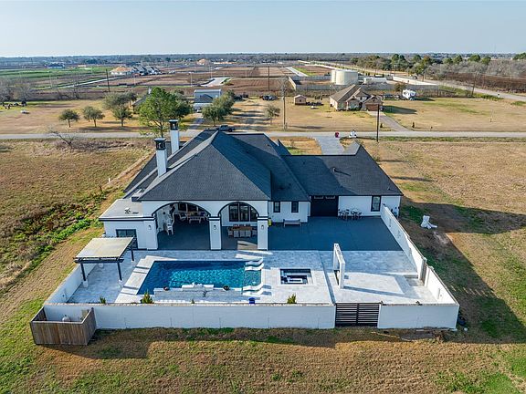 3rd image of 4821 Walters Rd