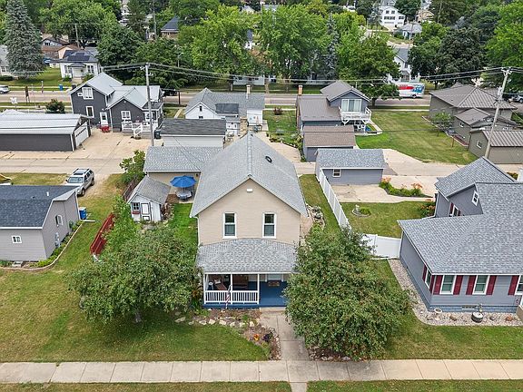 2nd image of 709 W Edgewater St