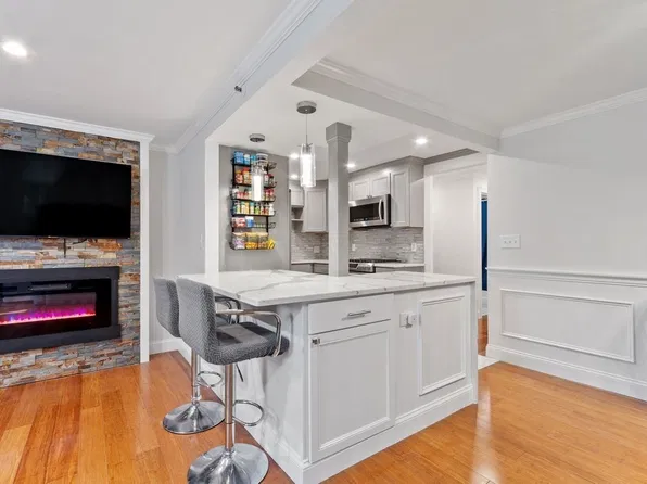 49 Lantern Ln Unit 8, Dracut, MA 01826