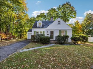 420 Eton Ct, Ridgewood, NJ 07450