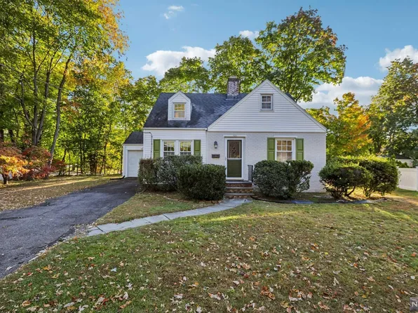 420 Eton Ct, Ridgewood, NJ 07450