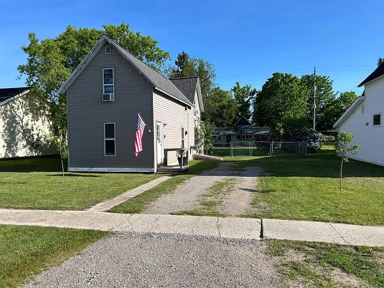 6533 Mill St — Photo 1