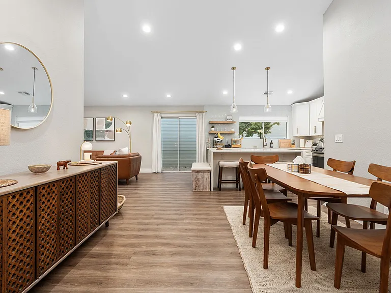 N Woodlawn Dr — Photo 15