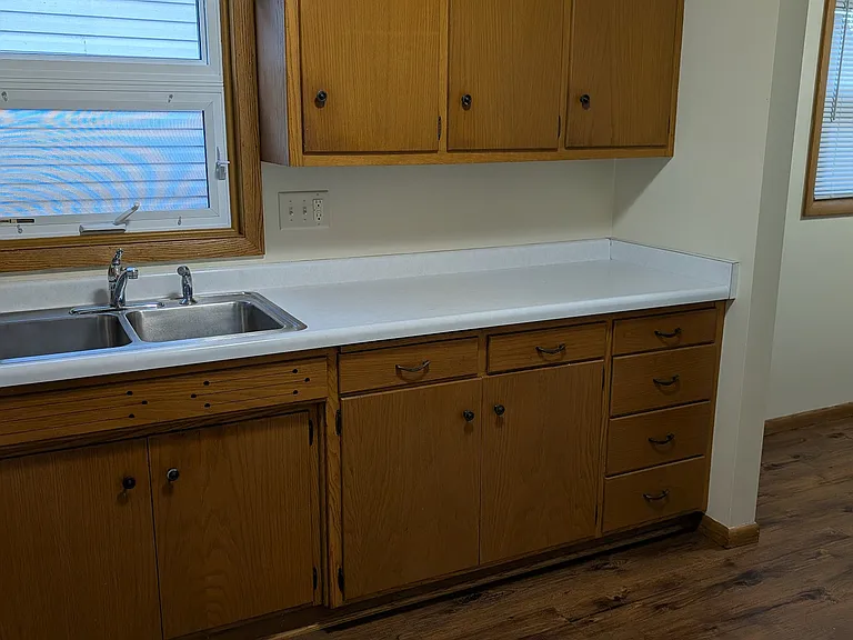 Kitchen. 
Colors/finishes may vary slightly.