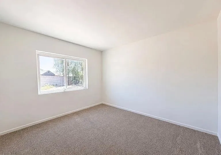 1304 W Alamo Dr — Photo 8