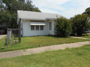 827 S Pine St, Ponca City, OK 74601
