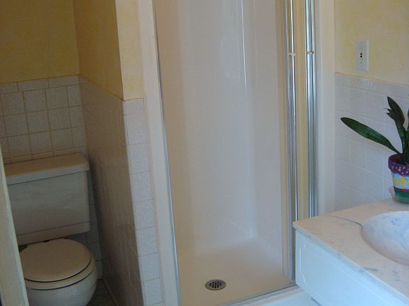 3801 Manor bath off den