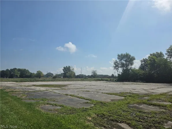 1122 F St, Lorain, OH 44052