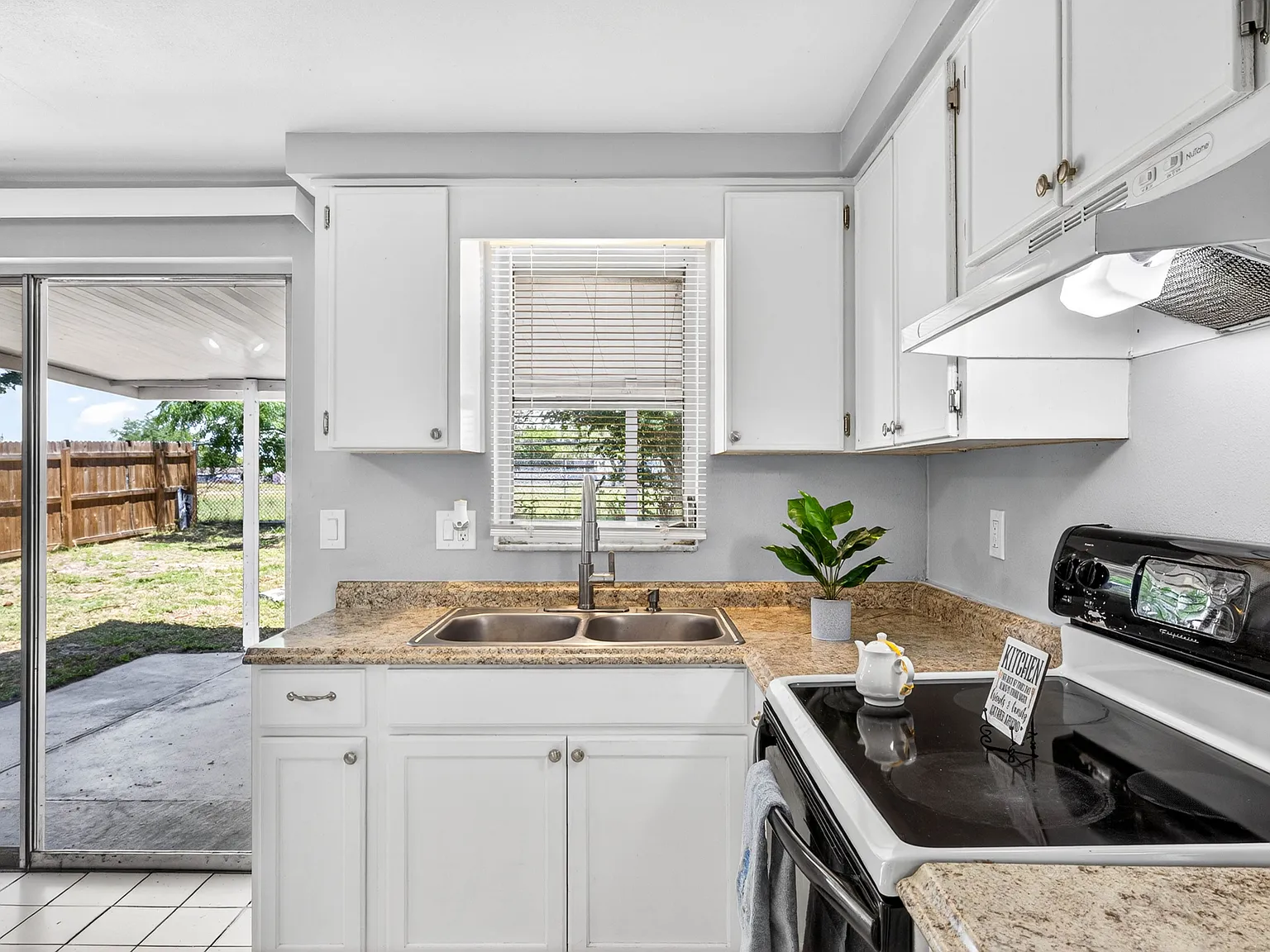 3 bed, 1000 sqft, $1,450 — Photo 4
