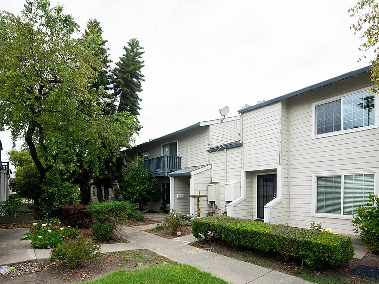 32270 Mercury Way — Photo 2
