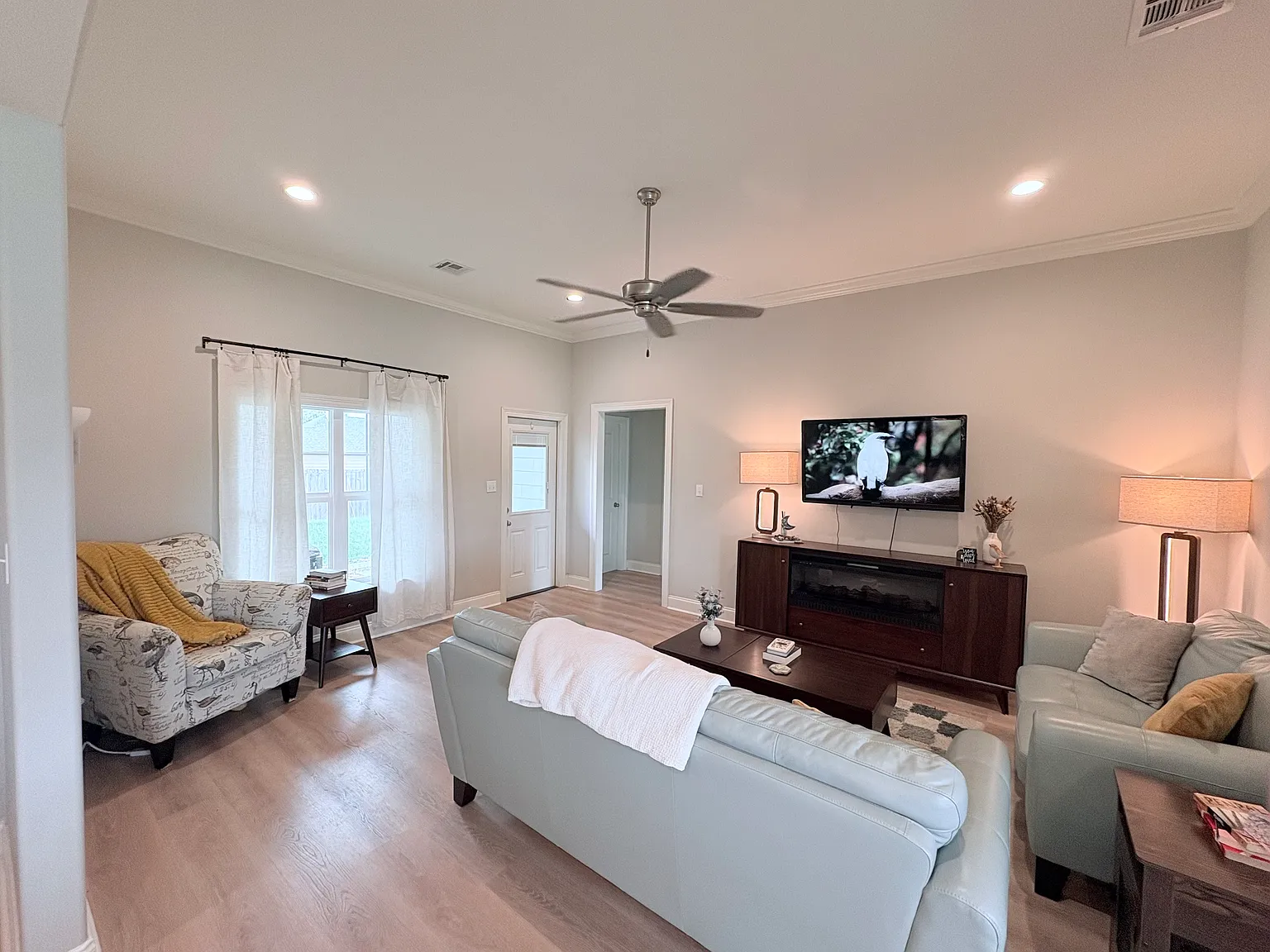 3 bed, 1349 sqft, $1,700 — Photo 3