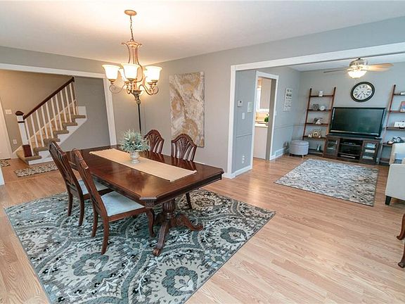 5th image of 16987 S Meadows Cir