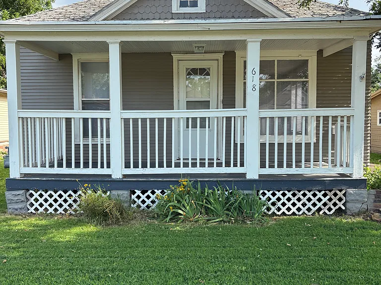 618 Washington St — Photo 1