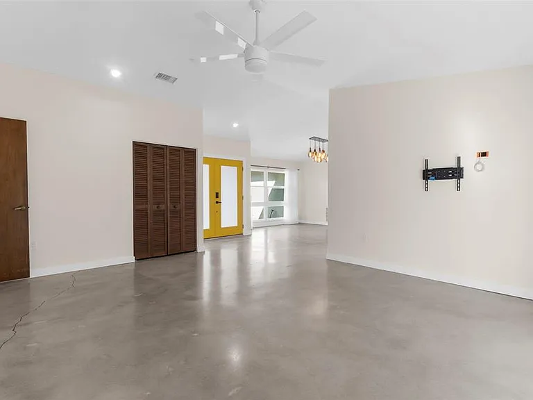 4250 Marlowe Dr — Photo 8