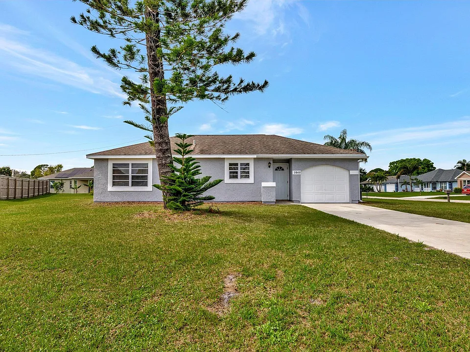 2502 SE Caladium Ct