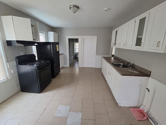 3rd image of 278 Hallock Ave #1