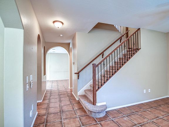 3rd image of 854 S Huish Dr