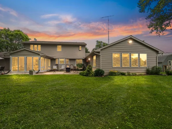 2127 Bluewater Dr, Warsaw, IN 46580