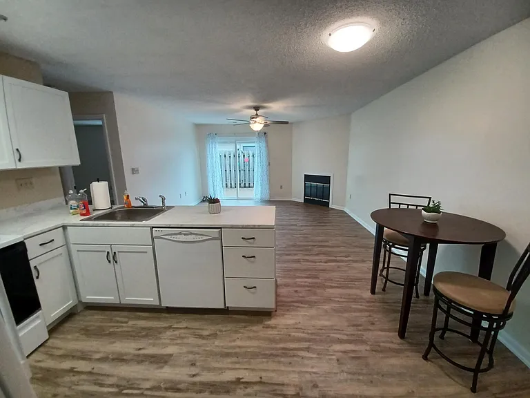 582 Moull St — Photo 11