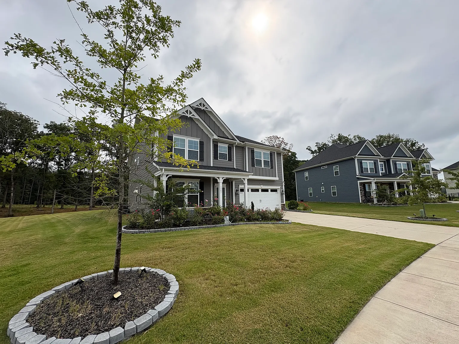5 bed, 3615 sqft, $4,200 — Photo 2