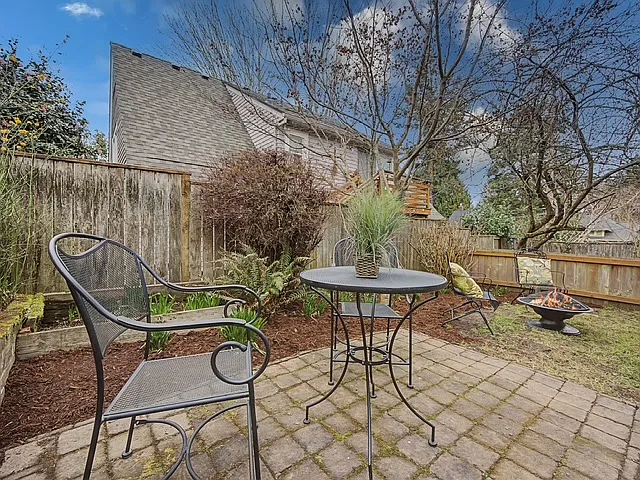 2220 SE Yamhill St — Photo 12