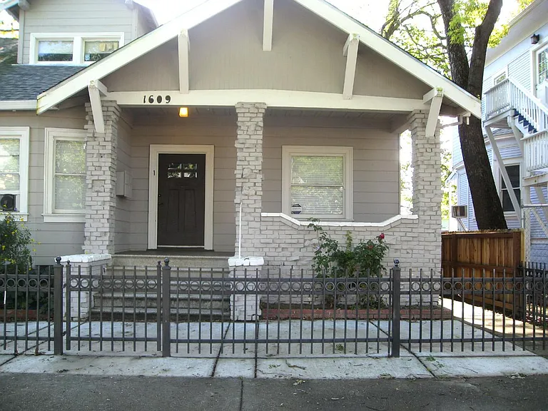 1609 25th St #2 — Photo 1