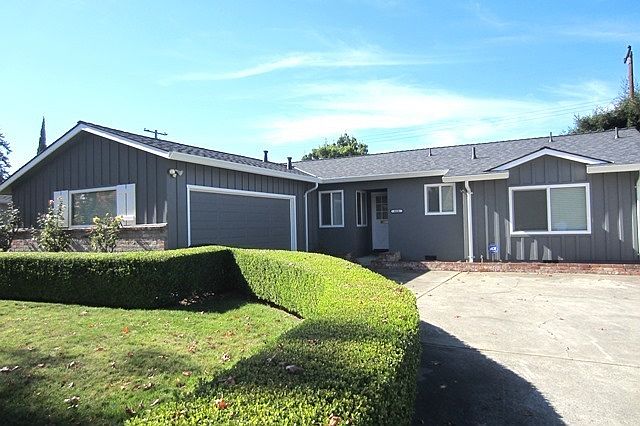 1st image of 829 Rockwood Dr